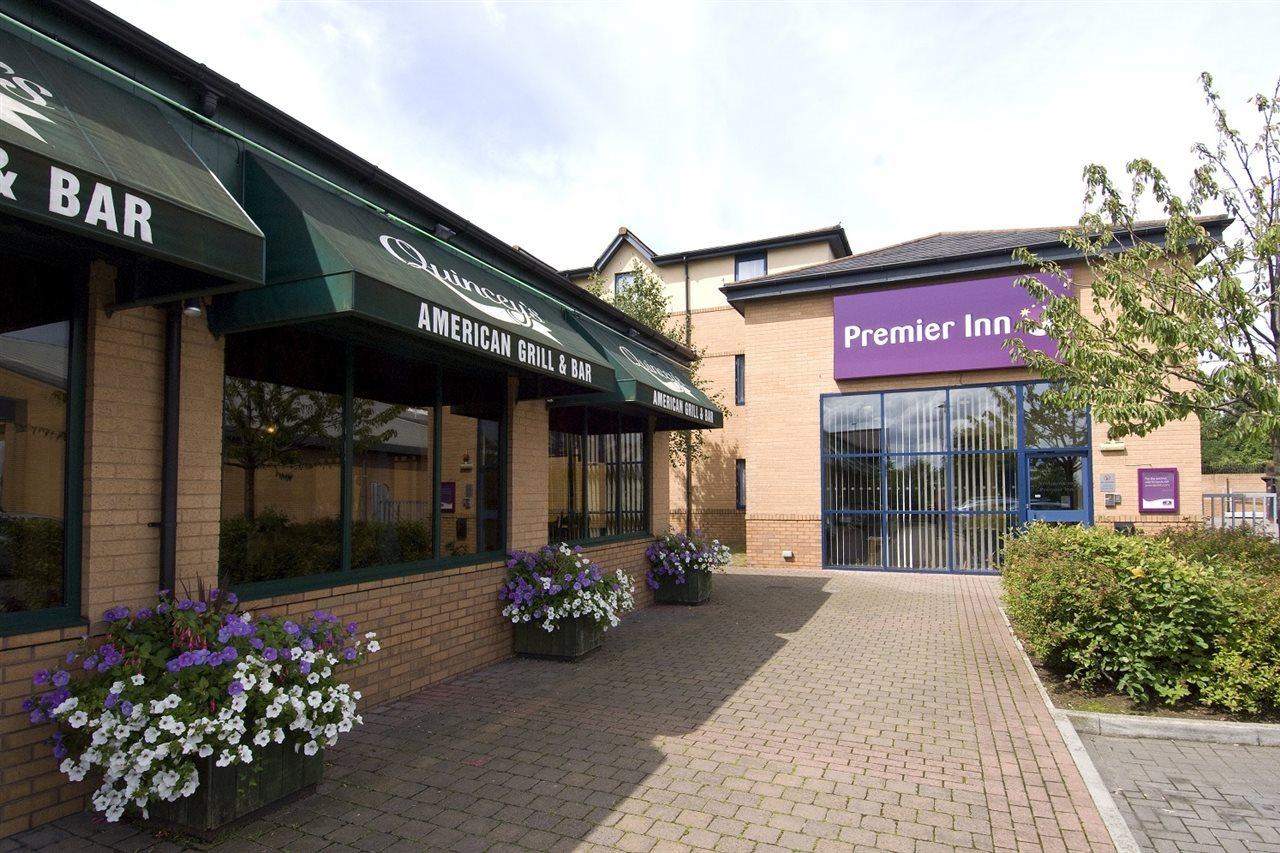 Premier Inn Bristol Filton Exteriör bild