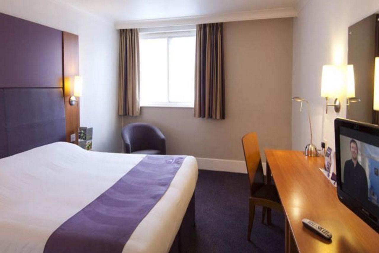 Premier Inn Bristol Filton Exteriör bild