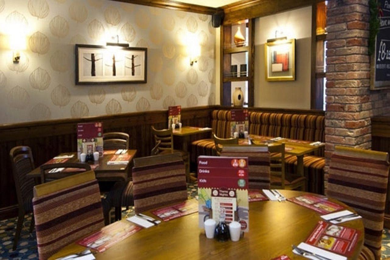 Premier Inn Bristol Filton Exteriör bild