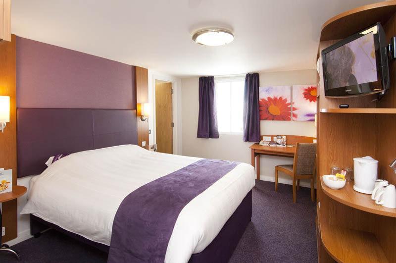 Premier Inn Bristol Filton Exteriör bild