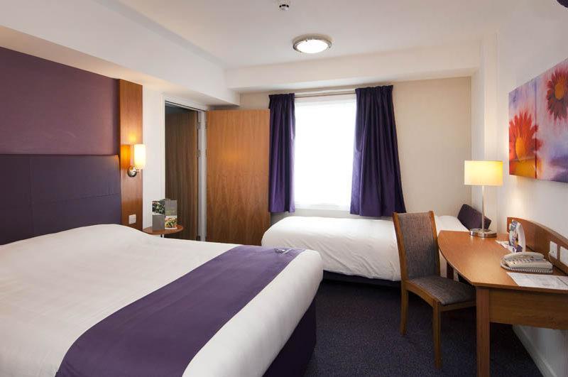 Premier Inn Bristol Filton Exteriör bild