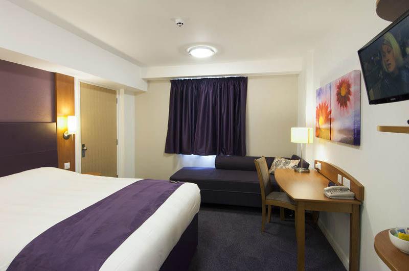 Premier Inn Bristol Filton Exteriör bild